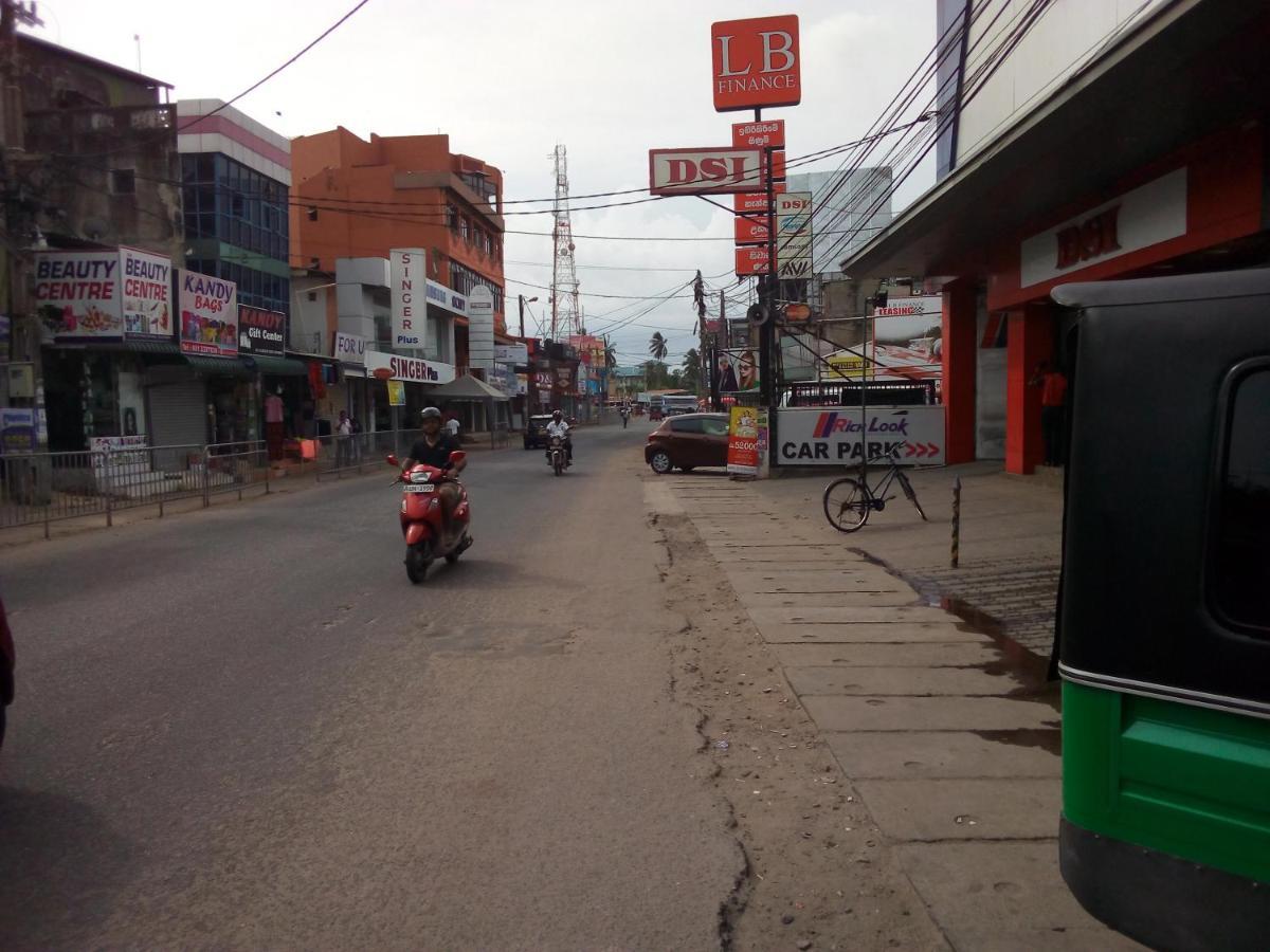 Randi Homestay In Negombo Ngoại thất bức ảnh
